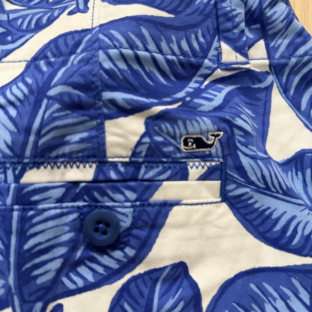 Vineyard vines blue banana leaf chino shorts - Picture 6 of 13